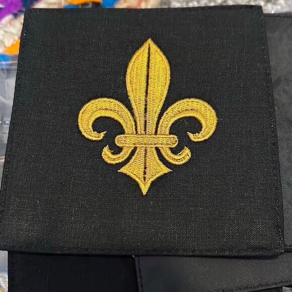 Linen Embroidered Fleur De Lis coasters - Picture 3 of 3